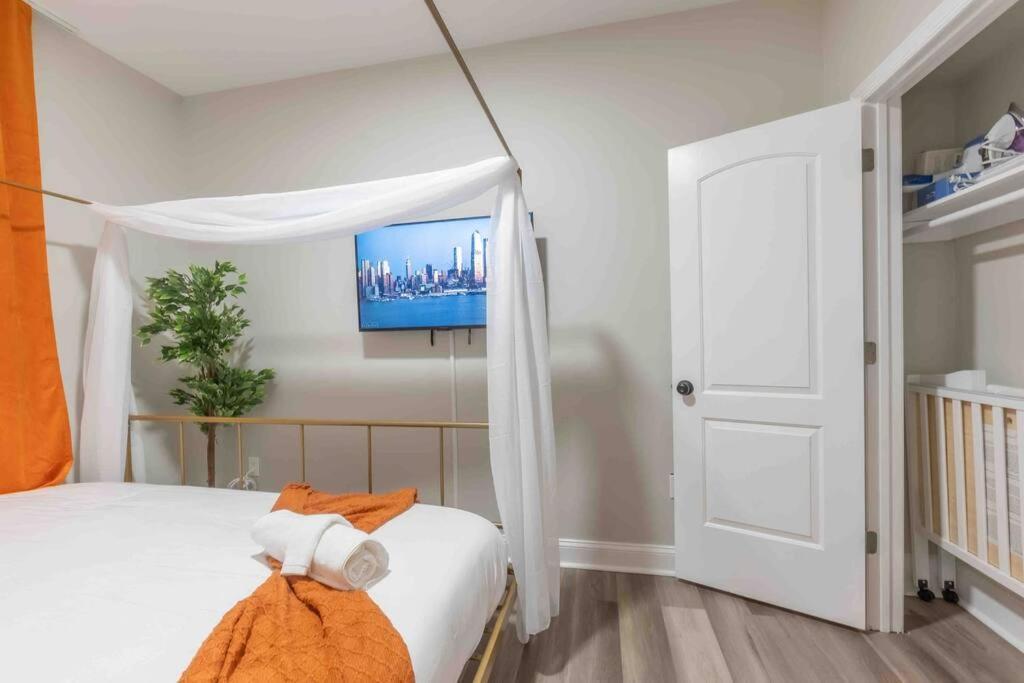 Pumpkin Premise By Airport, 5 Beds, Sleeps 8, Book 7 Days, Get 20 Percent Off Apartamento Newark Exterior foto